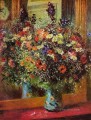 ramo delante de un espejo de flores Pierre Auguste Renoir